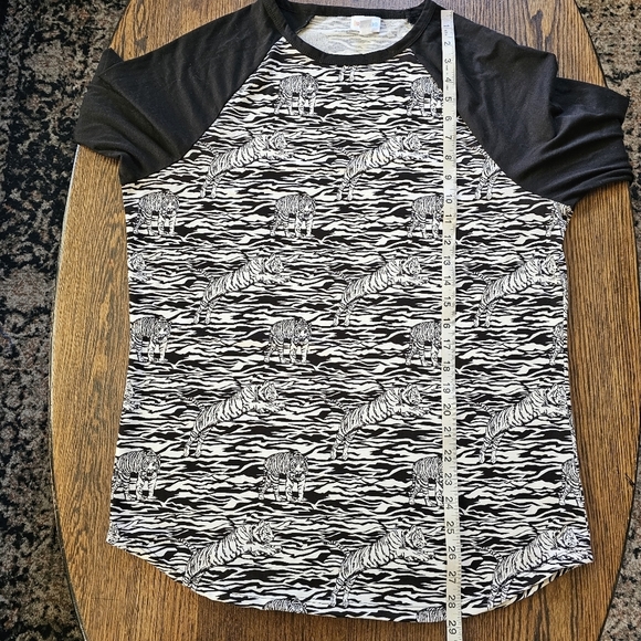 LuLaRoe Randy Black White Zebra Tiger Raglan Sleeve Top Size Women's XL - Picture 8 of 10